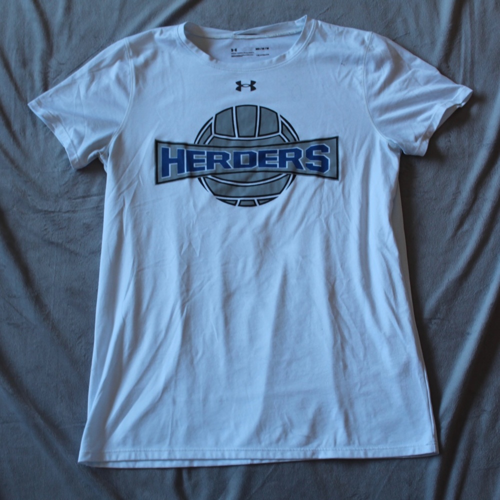 Medium Under Armour Volleyball Shirt